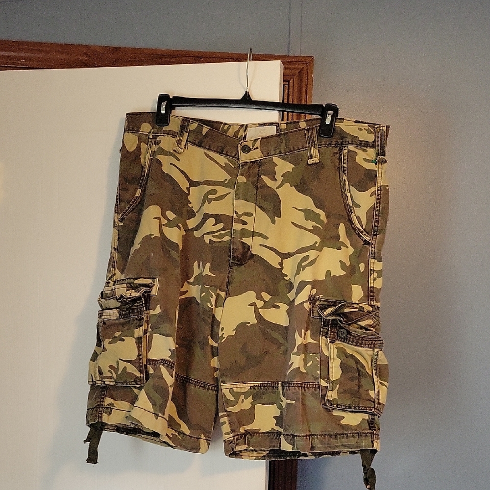 Jordan Craig Men's Camouflage Cargo Shorts Size 42